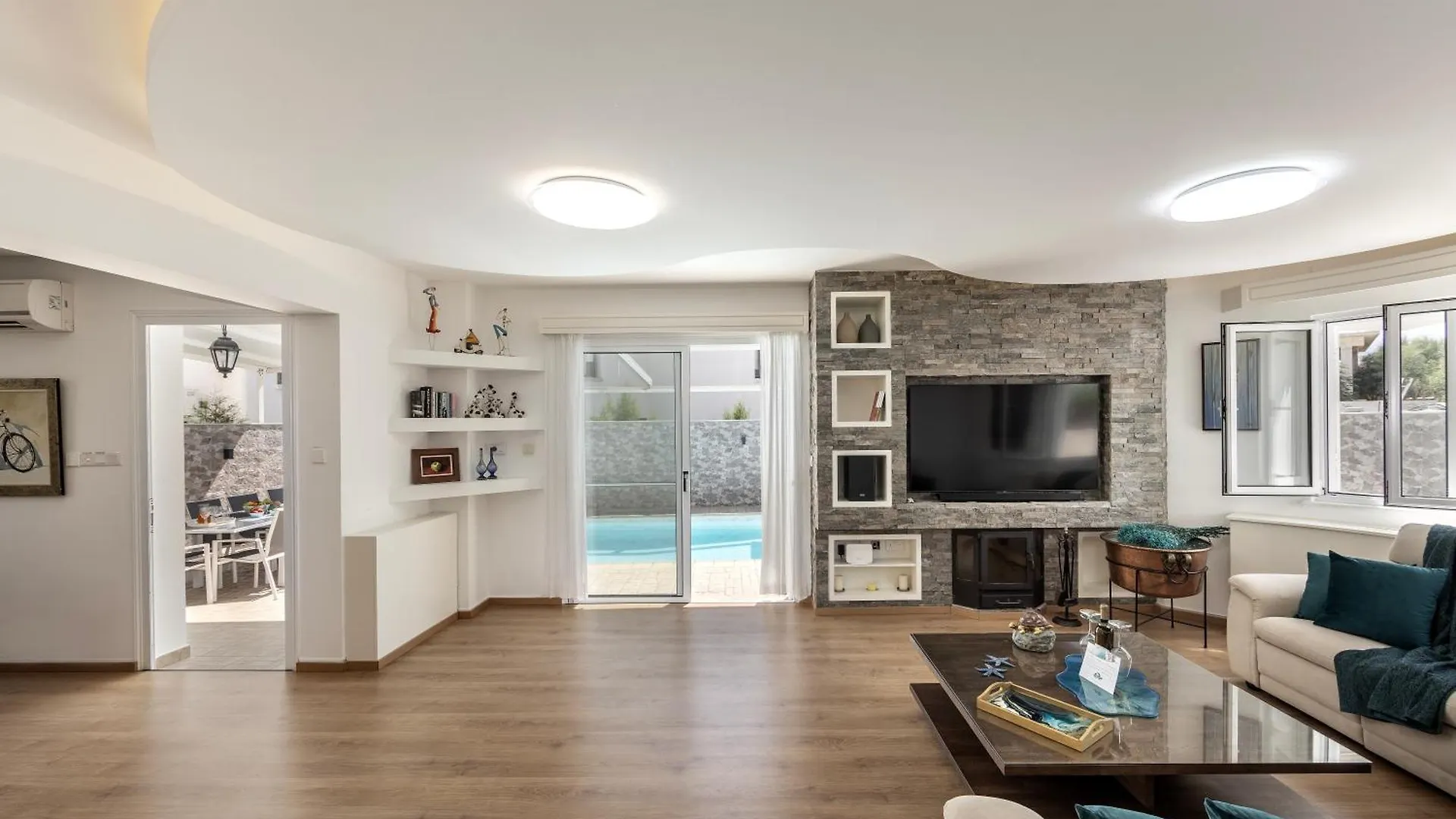 Accomoteleia Crystal Lagoon Villa Protaras